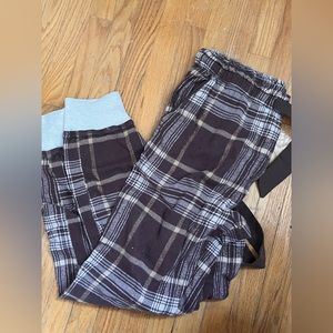 Brown plaid pyjama bottoms from Aerie.